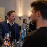 Rechtsanwalt Martin Boden im Gespräch mit Gründer:innen des StartupDorf