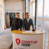 Miroslav Šimudvarac und Raman Mohamed beim 100. StartupDorf Gründerstammtisch