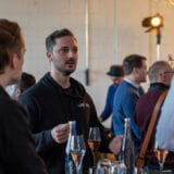 Pitch Kandidat Frederik Dürr im Gespräch mit Gründer:innen beim StartupDorf Unicorn Pitch