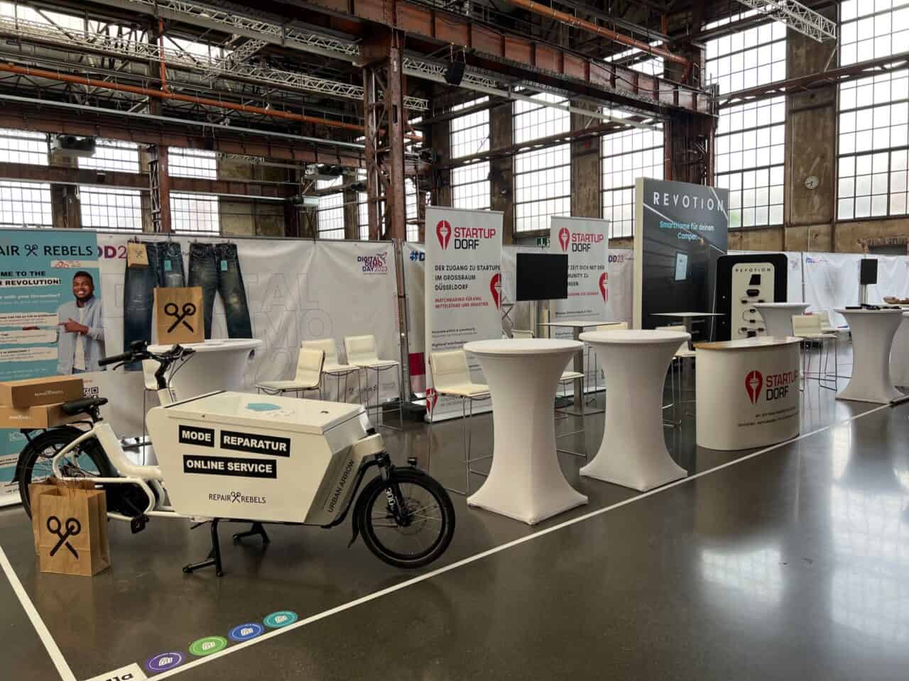 DDD23 StartupDorf Gemeinschaftsstand Aufbau-Tag